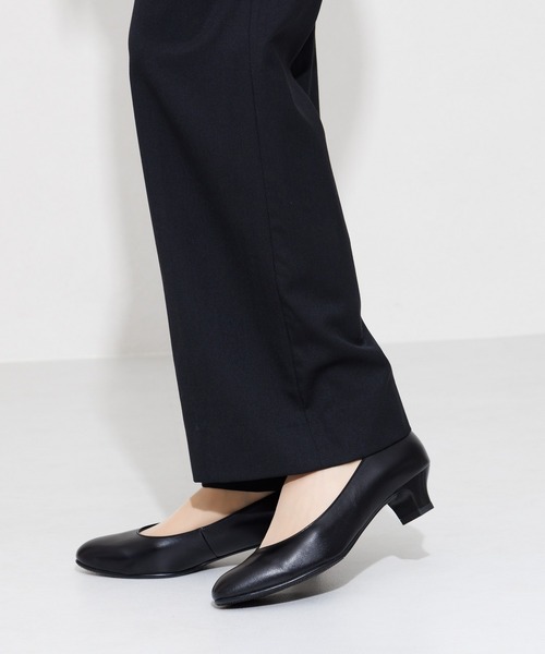 卑弥呼(ヒミコ)の「【Made in Japan】【卑弥呼】3.5cmヒールラウンドトゥブラックパンプス/633101(パンプス・レディース・ブラック・22.0cm/22.5cm/23.5cm/23.0cm/21.5cm/24.0cm/26.5cm/26.0cm/24.5cm/25.5cm)」の2枚目の写真