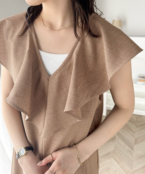 大人のフリル。Vネックワイドサロペット