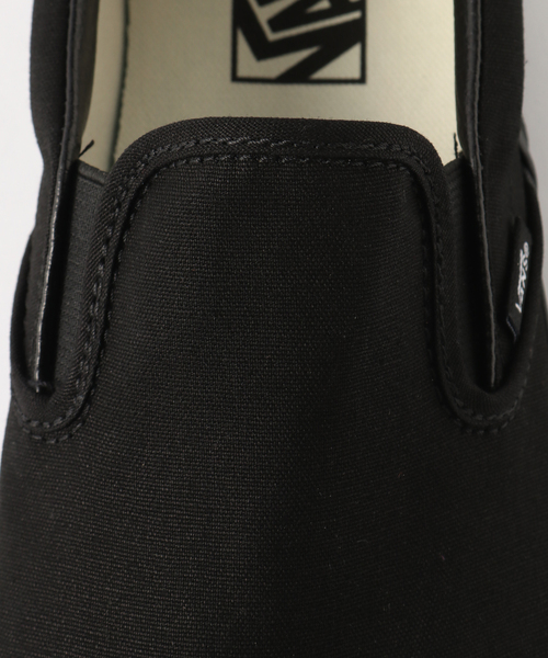 VANS（バンズ）の「VANS / ヴァンズ CLASSIC SLIP-ON（スリッポン・メンズ・ブラック/ブラック系その他・28cm/26cm/26.5cm/27cm/27.5cm）」の9枚目の写真
