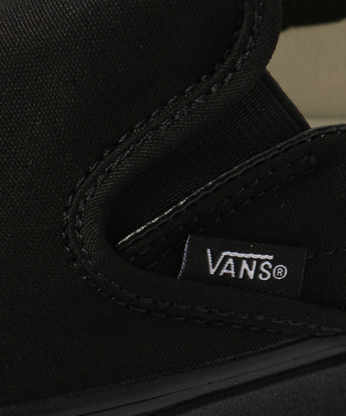 VANS（バンズ）の「VANS / ヴァンズ CLASSIC SLIP-ON（スリッポン・メンズ・ブラック/ブラック系その他・28cm/26cm/26.5cm/27cm/27.5cm）」の13枚目の写真