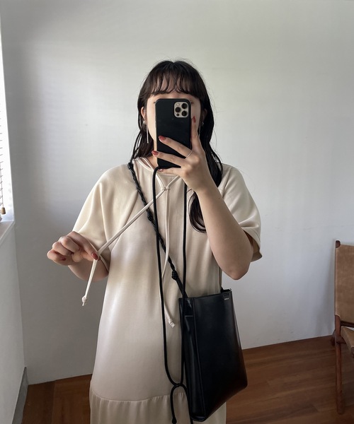 lawgy(ラウジー)の「tiered neck design op(ワンピース・レディース・ベージュ/ブラック・FREE)」の8枚目の写真