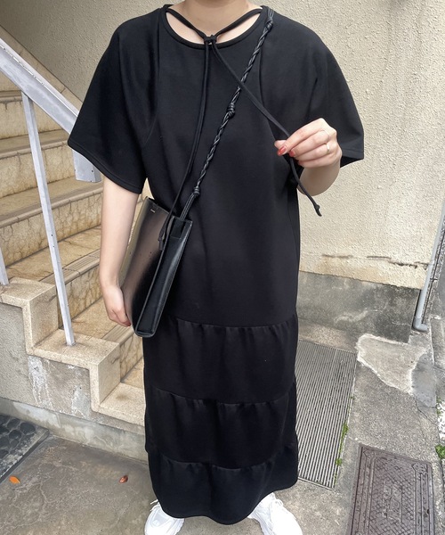 lawgy(ラウジー)の「tiered neck design op(ワンピース・レディース・ベージュ/ブラック・FREE)」の6枚目の写真