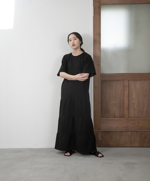 lawgy(ラウジー)の「tiered neck design op(ワンピース・レディース・ベージュ/ブラック・FREE)」の10枚目の写真