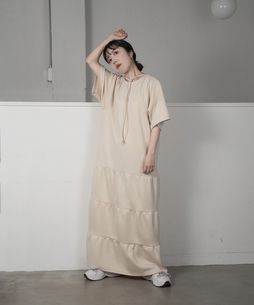 lawgy(ラウジー)の「tiered neck design op(ワンピース・レディース・ベージュ/ブラック・FREE)」の14枚目の写真