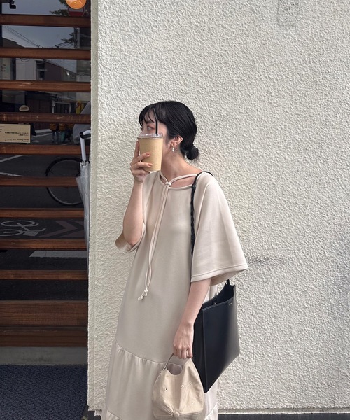 lawgy(ラウジー)の「tiered neck design op(ワンピース・レディース・ベージュ/ブラック・FREE)」の11枚目の写真