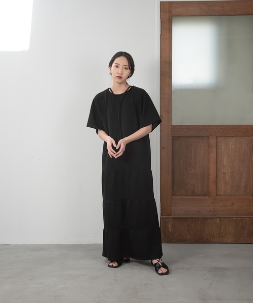 lawgy(ラウジー)の「tiered neck design op(ワンピース・レディース・ベージュ/ブラック・FREE)」の20枚目の写真
