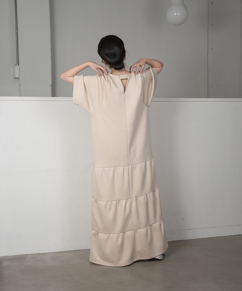 lawgy(ラウジー)の「tiered neck design op(ワンピース・レディース・ベージュ/ブラック・FREE)」の15枚目の写真