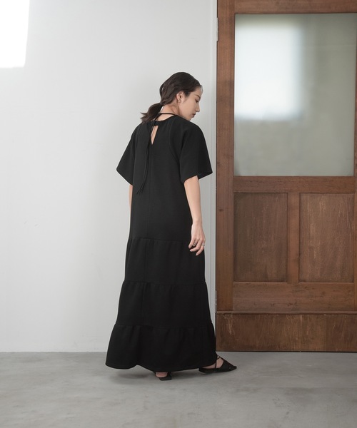 lawgy(ラウジー)の「tiered neck design op(ワンピース・レディース・ベージュ/ブラック・FREE)」の22枚目の写真