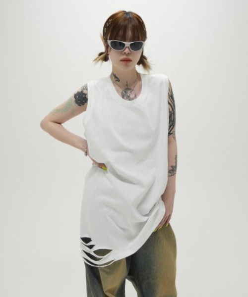 XU(エックスユー)の「韓国ファッション XU エックスユー damage sleeveless ダメージスリーブレス ダメージノースリーブ ダメージTシャツ(Tシャツ/カットソー・メンズ・ベージュ/ブラック/ホワイト/チャコールグレー/カーキ・ONE SIZE)」の1枚目の写真