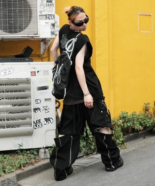 XU(エックスユー)の「韓国ファッション XU エックスユー damage sleeveless ダメージスリーブレス ダメージノースリーブ ダメージTシャツ(Tシャツ/カットソー・メンズ・ベージュ/ブラック/ホワイト/チャコールグレー/カーキ・ONE SIZE)」の12枚目の写真
