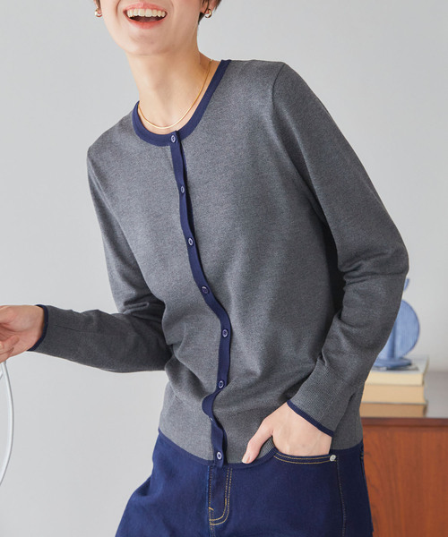 CROSS FUNCTION（クロスファンクション）の「おうちで洗える　バイカラークルーネックカーディガン【CF/クロスファンクション】（カーディガン/ボレロ・レディース・ライトベージュ/チャコールグレー・M/L）」の6枚目の写真
