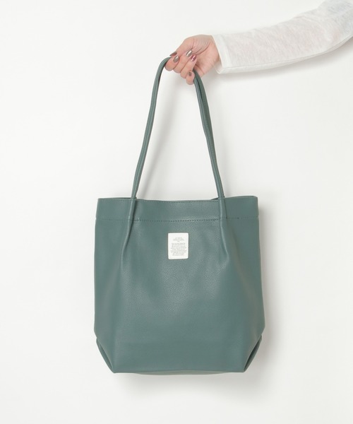 ikka（イッカ）の「GOKU楽PUトートバッグ（トートバッグ・レディース・グリーン/ベージュ/ブラック/マスタード/イエロー/オフホワイト/グレー/ブルー/シルバー系/ネイビー/オレンジ/キャメル/ブルー系その他/ブラウン/ワイン・FREE）」の6枚目の写真