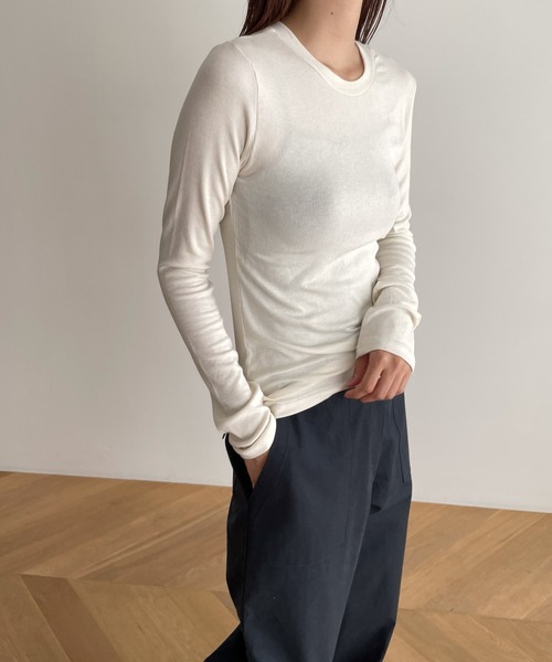 CANAL JEAN(キャナルジーン)の「El mar リブクルーネックロングTシャツ(Tシャツ/カットソー・レディース・チャコールグレー/ブラック/ブラウン/アイボリー・ONE SIZE)」の5枚目の写真