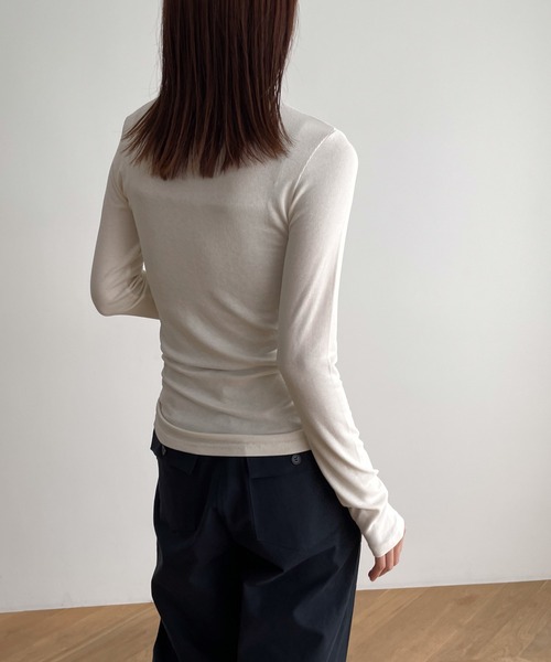 CANAL JEAN(キャナルジーン)の「El mar リブクルーネックロングTシャツ(Tシャツ/カットソー・レディース・チャコールグレー/ブラック/ブラウン/アイボリー・ONE SIZE)」の6枚目の写真