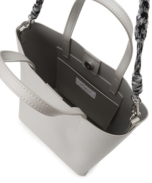 OPAQUE.CLIP(オペークドットクリップ)の「◆【大草直子さんコラボ】3wayマクラメ編みショルダートートバッグ(ショルダーバッグ・レディース・オフホワイト/シルバー/ブラック・00)」の21枚目の写真