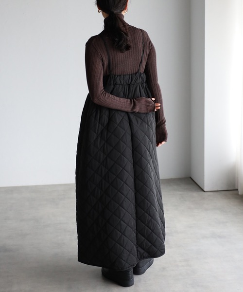r.（アールドット）の「ダイヤキルト キャミワンピース（ジャンパースカート・レディース・ダークカーキ/カーキ/アイボリー/ブラック・FREE）」の6枚目の写真