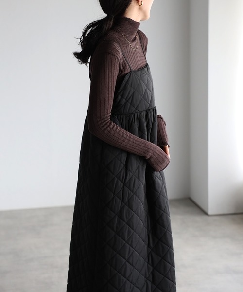 r.（アールドット）の「ダイヤキルト キャミワンピース（ジャンパースカート・レディース・ダークカーキ/カーキ/アイボリー/ブラック・FREE）」の8枚目の写真
