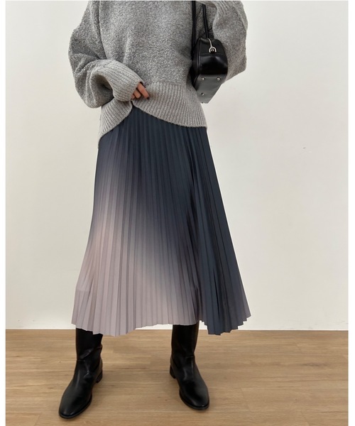 Didot.showroom（ディドット ショールーム）の「アシメグラデプリーツミディスカート（スカート・レディース・ワイン/ブラック/グレー・FREE）」の11枚目の写真
