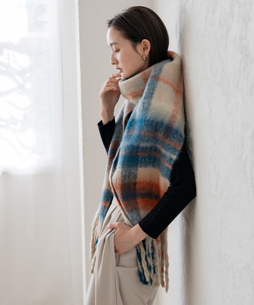 VitaFelice(ヴィータフェリーチェ)の「ボリュームマフラーストール(ストール/ショール・レディース・ブルー系/チャコール/ブラック系/アイボリー/イエロー系/ブルー系1/ベージュ系/イエロー/ピンク系/ベージュ系1・FREE)」の7枚目の写真