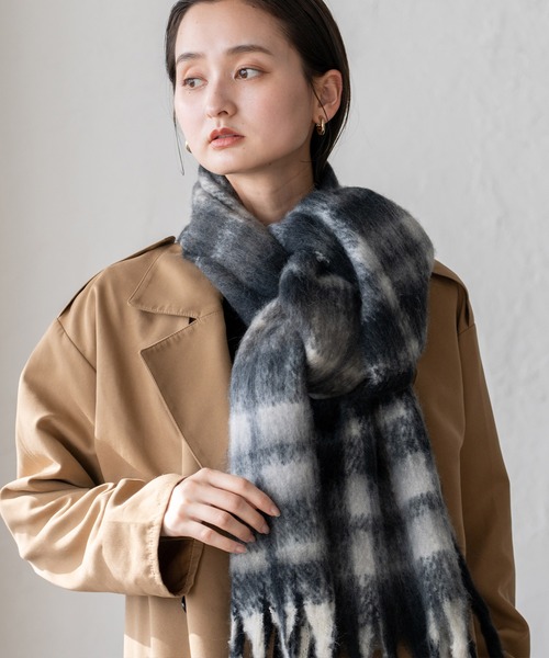 VitaFelice(ヴィータフェリーチェ)の「ボリュームマフラーストール(ストール/ショール・レディース・ブルー系/チャコール/ブラック系/アイボリー/イエロー系/ブルー系1/ベージュ系/イエロー/ピンク系/ベージュ系1・FREE)」の22枚目の写真