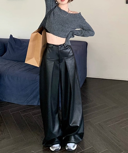 .KOM（ドットコム）の「『.KOM/ドットケーオーエム』レザーライクフレアワイドパンツ【Y】【CN】（その他パンツ・レディース・ブラック・FREE）」の3枚目の写真