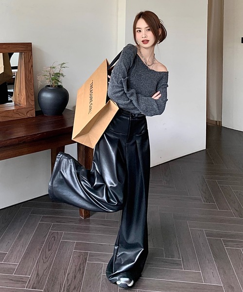 .KOM（ドットコム）の「『.KOM/ドットケーオーエム』レザーライクフレアワイドパンツ【Y】【CN】（その他パンツ・レディース・ブラック・FREE）」の7枚目の写真