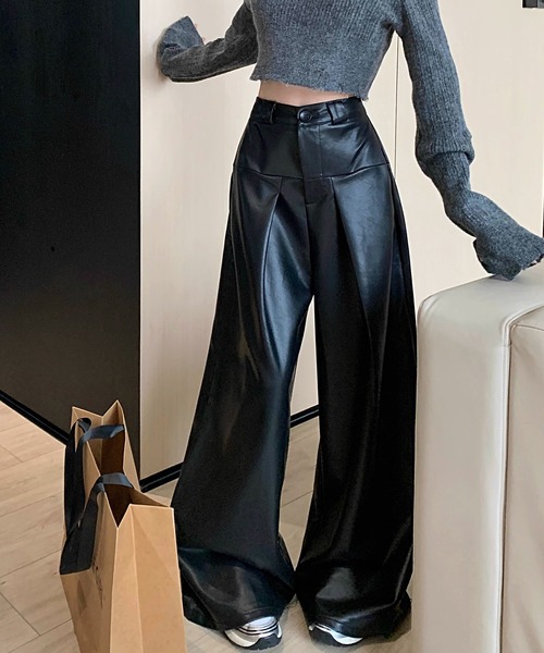 .KOM（ドットコム）の「『.KOM/ドットケーオーエム』レザーライクフレアワイドパンツ【Y】【CN】（その他パンツ・レディース・ブラック・FREE）」の4枚目の写真