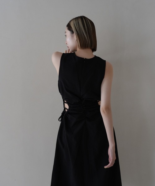 ウエストサイドホールワンピース肌見せヘルシースリーブレスモードノースリーブロング丈ひと癖夏服