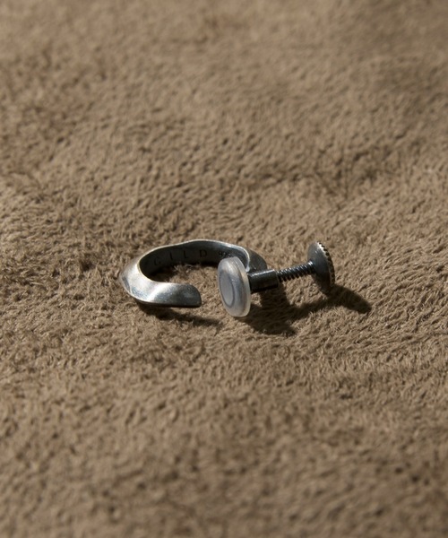 GILD(ギルド)の「GILD ギルド / Undulate hoop earring_small シルバー925 フープイヤリング / G211-ER01(イヤリング・メンズ・シルバー/プラチナム/ゴールド・FREE)」の5枚目の写真