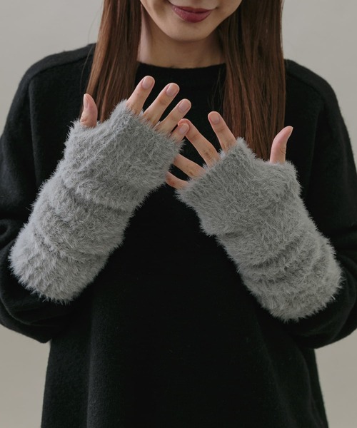 URBAN RESEARCH Sonny Label(アーバンリサーチサニーレーベル)の「フラッフィーアームウォーマー(手袋・レディース・グレー/ブラック・ONE)」の1枚目の写真