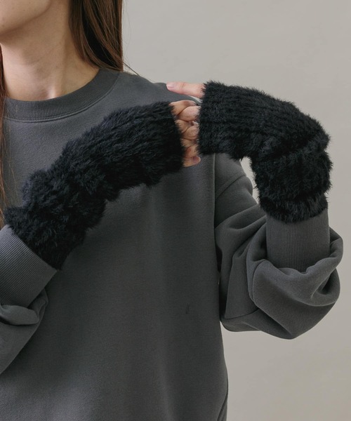 URBAN RESEARCH Sonny Label(アーバンリサーチサニーレーベル)の「フラッフィーアームウォーマー(手袋・レディース・グレー/ブラック・ONE)」の2枚目の写真