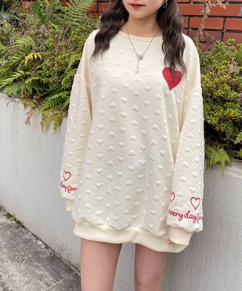 NANEA（ナネア）の「ハートモチーフデザインプルオーバー（スウェット・レディース・アイボリー/ブラック/グレー・X-LARGE/XX-LARGE）」の5枚目の写真