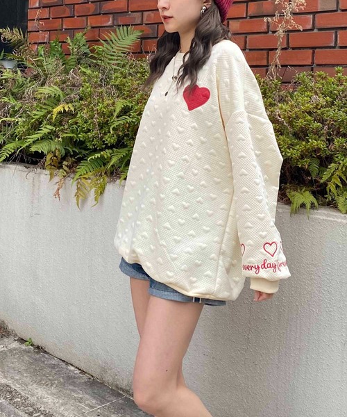 NANEA（ナネア）の「ハートモチーフデザインプルオーバー（スウェット・レディース・アイボリー/ブラック/グレー・X-LARGE/XX-LARGE）」の6枚目の写真