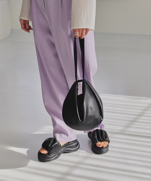 EMMEL REFINES（エメルリファインズ）の「＜EMMEL REFINES＞EM ハーフムーン ラウンドショルダー バッグ（ショルダーバッグ・レディース・ライトブルー/クリーム/ブラック・FREE）」の16枚目の写真