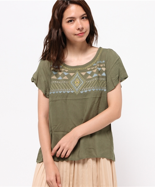 natural couture（ナチュラルクチュール）の「【natural couture NICE CLAUP】カラフル刺繍ブラウス（シャツ/ブラウス・レディース・アイボリー/ネイビー/カーキ・FREE）」の2枚目の写真