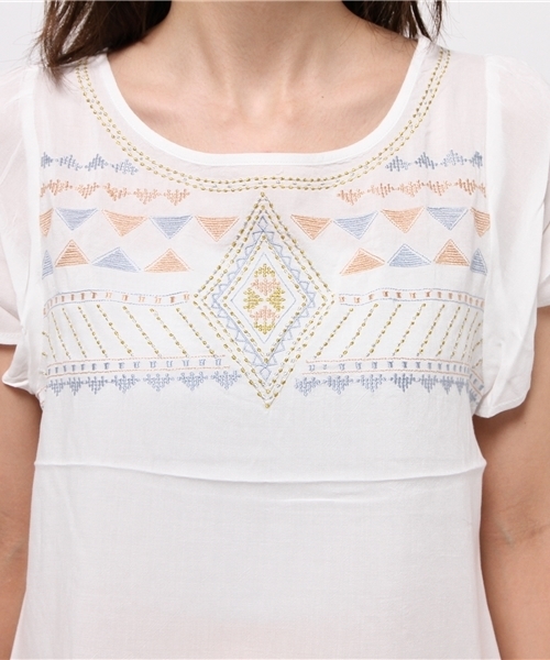 natural couture（ナチュラルクチュール）の「【natural couture NICE CLAUP】カラフル刺繍ブラウス（シャツ/ブラウス・レディース・アイボリー/ネイビー/カーキ・FREE）」の10枚目の写真