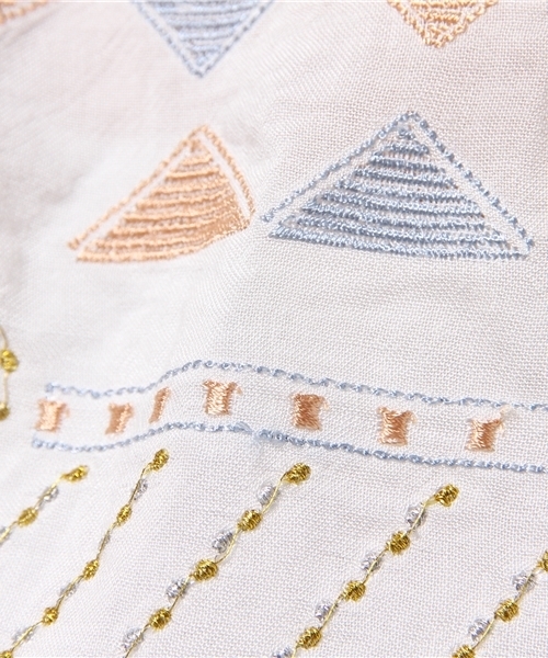 natural couture（ナチュラルクチュール）の「【natural couture NICE CLAUP】カラフル刺繍ブラウス（シャツ/ブラウス・レディース・アイボリー/ネイビー/カーキ・FREE）」の11枚目の写真