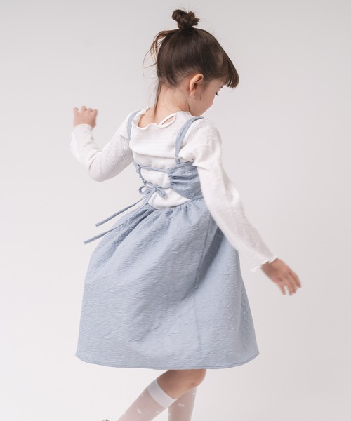 URBAN CHERRY(アーバンチェリー)の「バッグオープンリボンデザインジャガードキャミワンピース(ワンピース・キッズ・ブラック/アイボリー/ブルー・110cm/120cm/130cm/140cm/150cm)」の6枚目の写真
