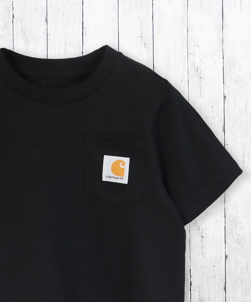 Carhartt(カーハート)の「Carhartt カーハート ロゴ 胸ポケット付き 半袖Tシャツ(Tシャツ/カットソー・キッズ・ブラック・L/M/S/140cm/130cm/120cm/110cm/XL)」の1枚目の写真