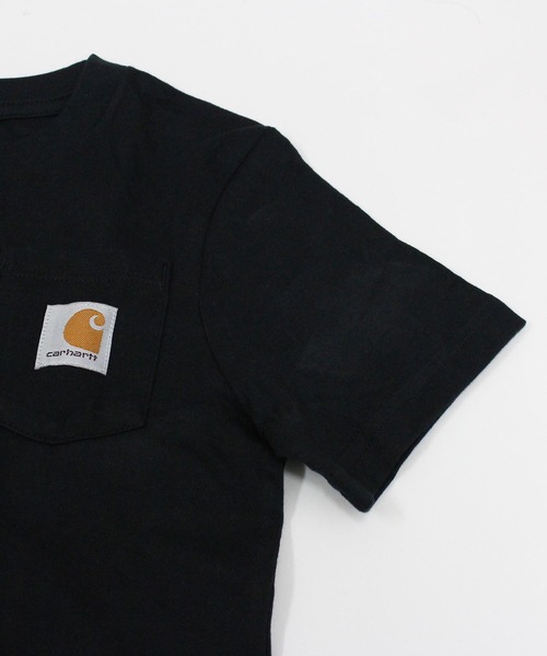 Carhartt(カーハート)の「Carhartt カーハート ロゴ 胸ポケット付き 半袖Tシャツ(Tシャツ/カットソー・キッズ・ブラック・L/M/S/140cm/130cm/120cm/110cm/XL)」の5枚目の写真