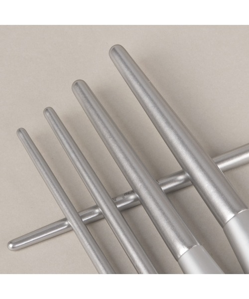 IRADOWL（アイラドール）の「8本セットマルチメイクブラシ（メイクブラシ・レディース・ベージュ/ピンク/シルバー・FREE）」の6枚目の写真