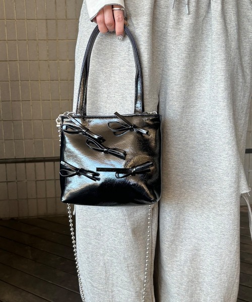 ISOOK(アイスー)の「【ISOOK / アイスー】リボンチェーンバッグ / 2wayバッグ リボンバッグ ミニバッグ ハンドバッグ ZOZOTOWN限定(ショルダーバッグ・レディース・ブラック/シルバー・FREE)」の4枚目の写真