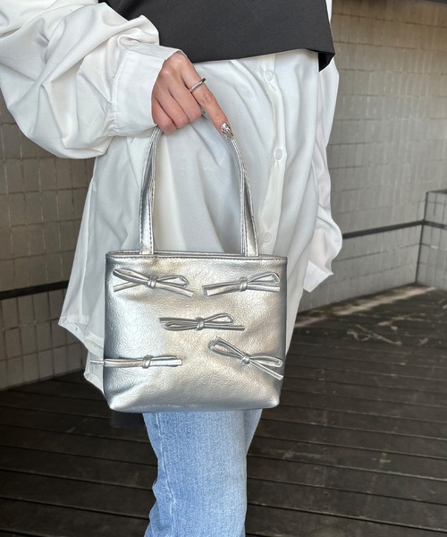 ISOOK(アイスー)の「【ISOOK / アイスー】リボンチェーンバッグ / 2wayバッグ リボンバッグ ミニバッグ ハンドバッグ ZOZOTOWN限定(ショルダーバッグ・レディース・ブラック/シルバー・FREE)」の3枚目の写真