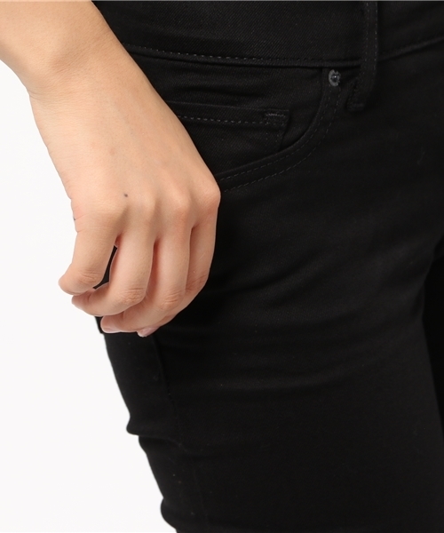 Levi's(リーバイス)の「711 アジアンスキニーフィット ブラック ストレッチ(デニムパンツ・レディース・ブラック・23inch/24inch/25inch/26inch/27inch/28inch/27/30/26/30/28/30/25/30/24/30/23)」の7枚目の写真