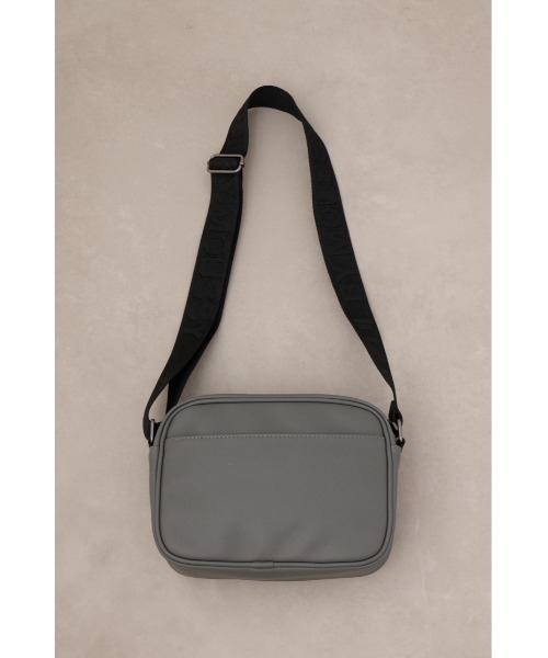 AZUL by moussy（アズールバイマウジー）の「フェイクレザーミニショルダーバッグ（ショルダーバッグ・メンズ・グレー/ブラック・FREE）」の6枚目の写真