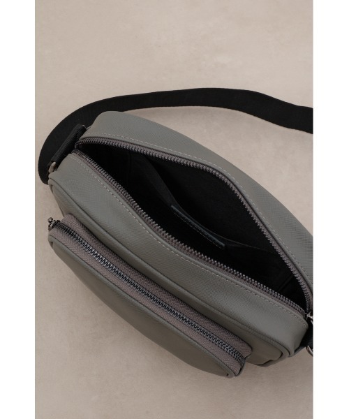 AZUL by moussy（アズールバイマウジー）の「フェイクレザーミニショルダーバッグ（ショルダーバッグ・メンズ・グレー/ブラック・FREE）」の12枚目の写真