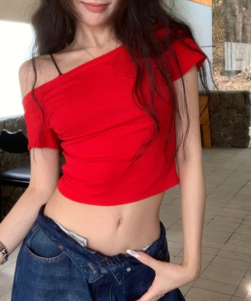 LYEON(リヨン)の「バックオープンクロップドTシャツ(Tシャツ/カットソー・レディース・レッド/グレー/ブラック・FREE)」の3枚目の写真