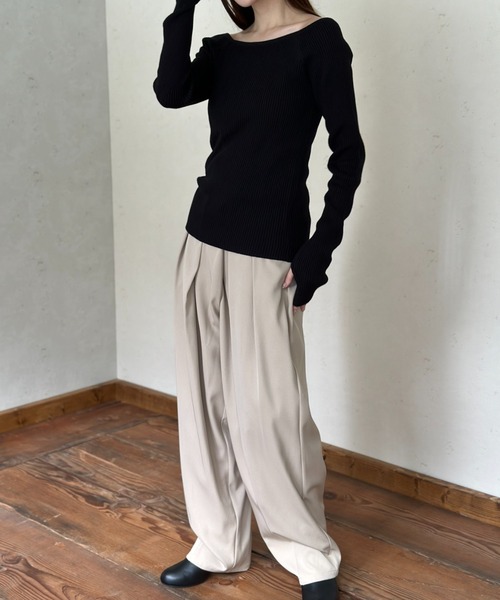 Per sist ence(パーシエンス)の「コットンアクリルオフショルダーリブニット(Tシャツ/カットソー・レディース・オフホワイト/ブラック/グレー・FREE)」の6枚目の写真