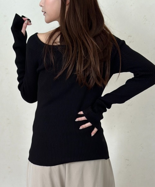 Per sist ence(パーシエンス)の「コットンアクリルオフショルダーリブニット(Tシャツ/カットソー・レディース・オフホワイト/ブラック/グレー・FREE)」の14枚目の写真