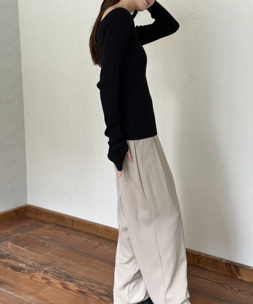 Per sist ence(パーシエンス)の「コットンアクリルオフショルダーリブニット(Tシャツ/カットソー・レディース・オフホワイト/ブラック/グレー・FREE)」の11枚目の写真